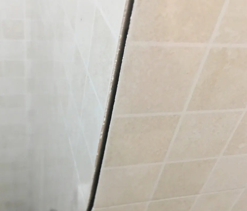 襄州瓷砖空鼓维修公司分享阳台瓷砖脱落的修复过程可以分为以下几个步骤